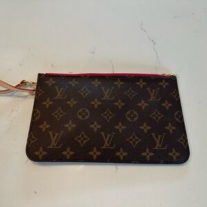 Louis Vuitton Wristlet/Pochette Pivoine Interior